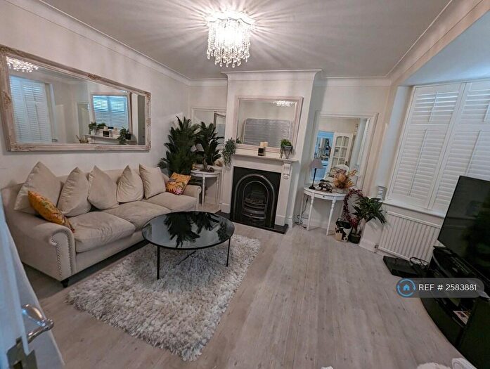 4 Bedroom Semi-Detached House To Rent In Hillside Avenue, Woodford Green, IG8