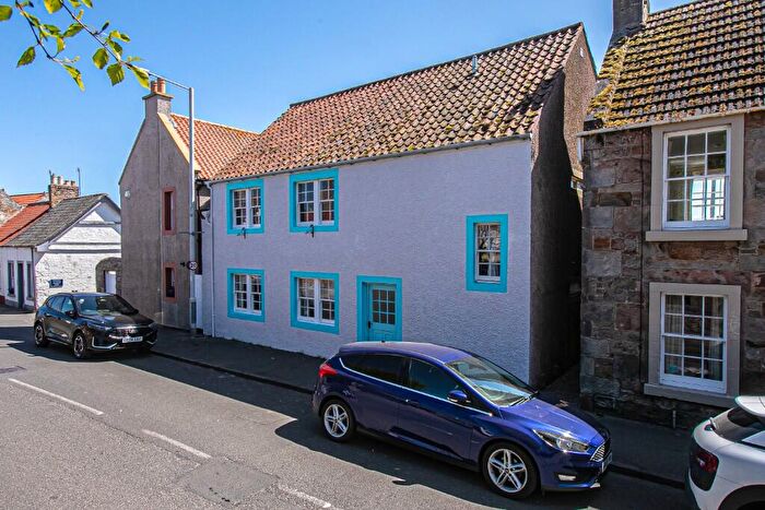 3 Bedroom Maisonette To Rent In Westgate South, KY10
