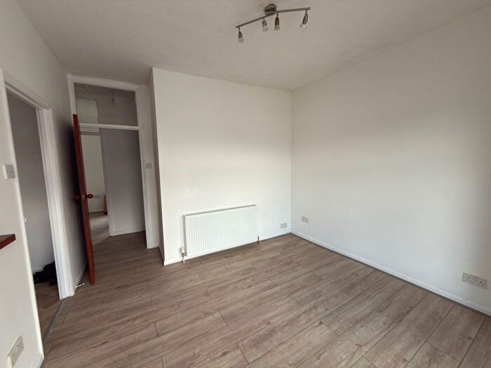 1 Bedroom Flat To Rent In Mansfield Road, Ilford, IG1