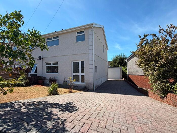 3 Bedroom Semi-Detached House To Rent In Heol Ceri, Waunarlwydd, Swansea, SA5