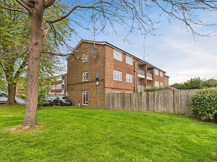 2 Bedroom Flat To Rent In Sackville Road, Worthing, BN14