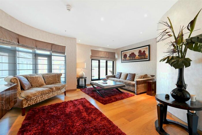 2 Bedroom Flat To Rent In North Row, London, W1K