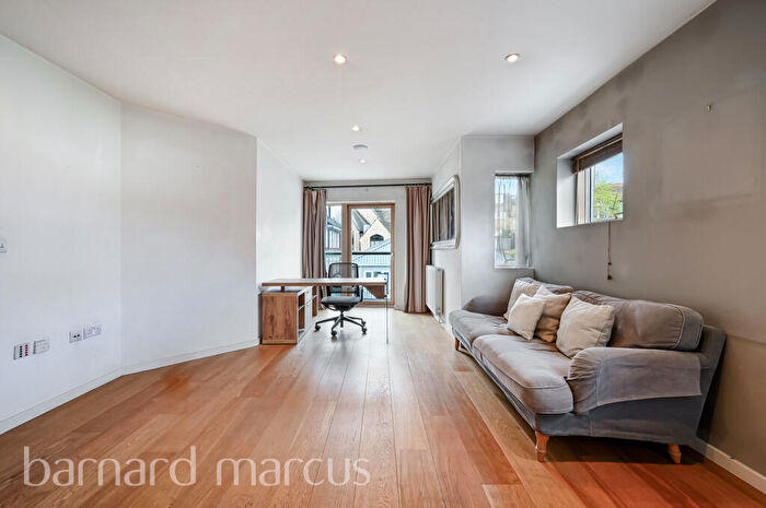 1 Bedroom Apartment To Rent In St John's Hill, London, SW11