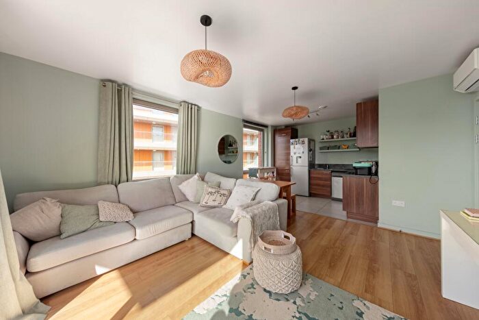 1 Bedroom Apartment For Sale In Coster Avenue London, N4