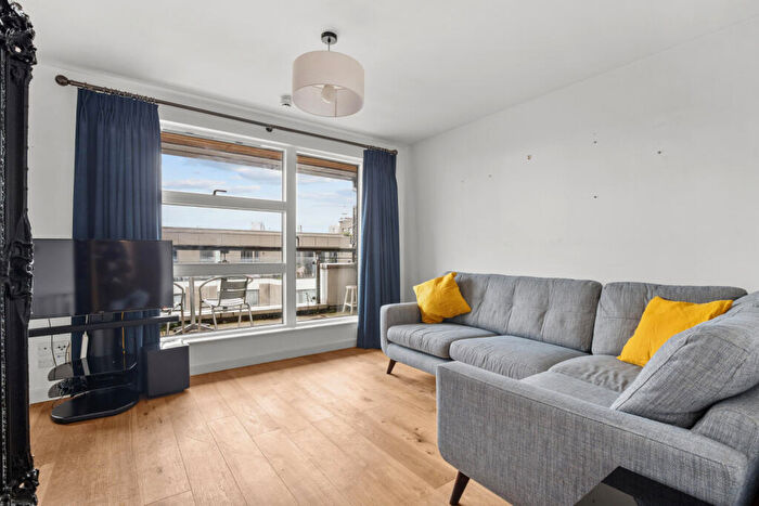 2 Bedroom Apartment For Sale In De Beauvior Crescent, De Beauvoir Town, N1