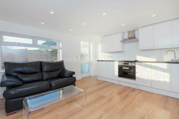 1 Bedroom Detached Bungalow To Rent In Rowantree Road, Enfield, EN2