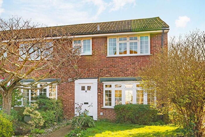 3 Bedroom Property To Rent In Avenue Road, West Wimbledon, SW20