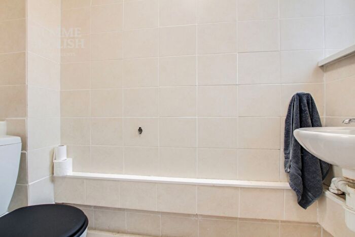 3 Bedroom End Of Terrace House For Sale In Elizabeth Way, Basildon, SS15