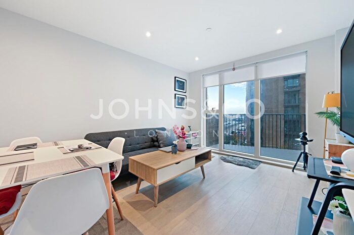 2 Bedroom Flat To Rent In Horlicks Quarter, Slough, London, SL1