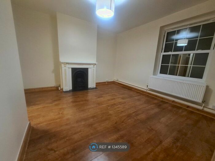 3 Bedroom Maisonette To Rent In Sidlaw House, London, N16