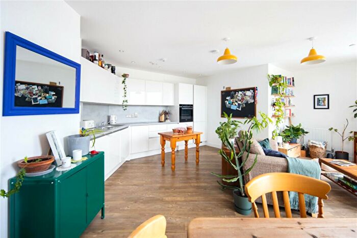 1 Bedroom Flat For Sale In Outfall Building, Bundocks Walk, Bow, London, E3