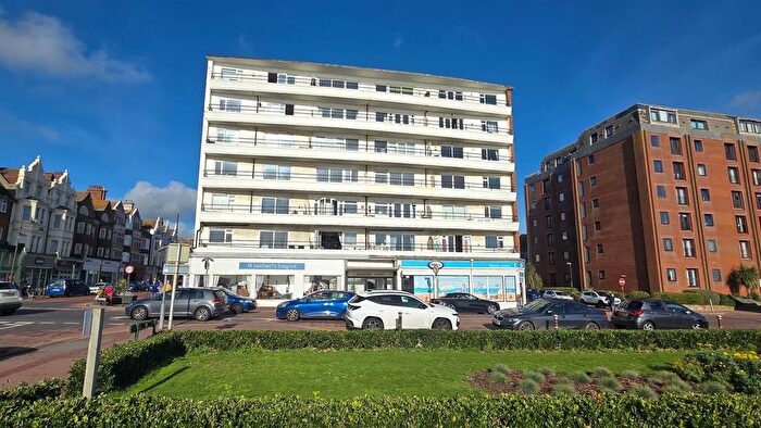 2 Bedroom Flat For Sale In Marina, Bexhill On Sea, TN40
