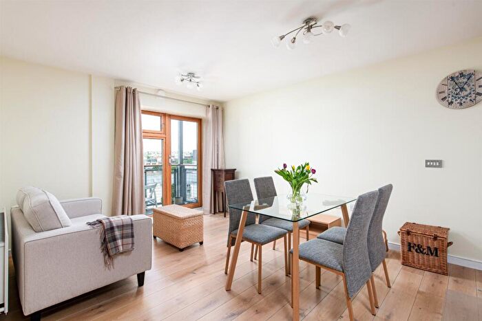 2 Bedroom Apartment To Rent In Broad Weir, Bristol, BS1