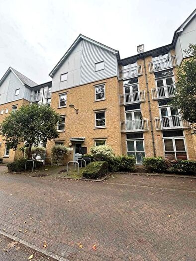 3 Bedroom Flat To Rent In St. Andrews Close, Canterbury, CT1