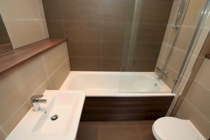3 Bedroom Apartment To Rent In The Riley Building, Derwent Street, Salford, M5