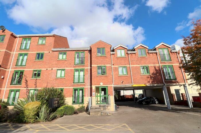 2 Bedroom Apartment To Rent In Dewsbury Road, Leeds, LS11