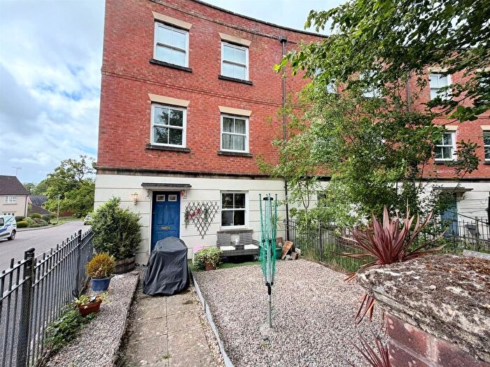 2 Bedroom Flat For Sale In Fairby Close, Tiverton, EX16