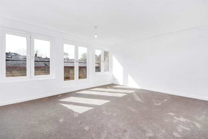 2 Bedroom Maisonette To Rent In Maysoule Road Battersea London, SW11