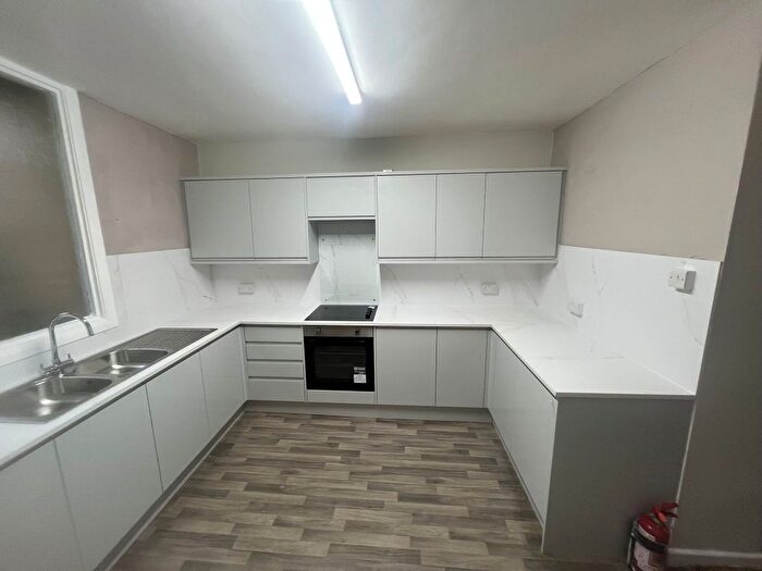 6 Bedroom Terraced House To Rent In Glanmor Crescent, Swansea, SA2