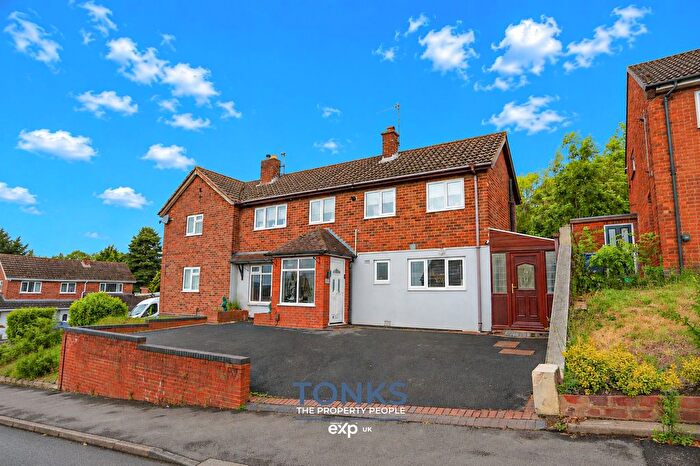 3 Bedroom Semi Detached House For Sale In Copse Road, Dudley, DY2
