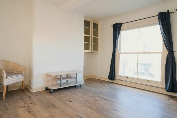 2 Bedroom Flat To Rent In High Street, Leamington Spa, CV31