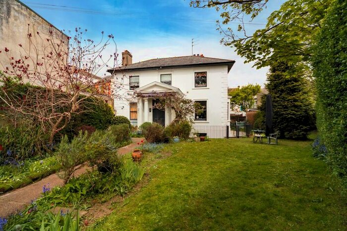 2 Bedroom Flat To Rent In York Villas, Brighton, East Sussex, BN1