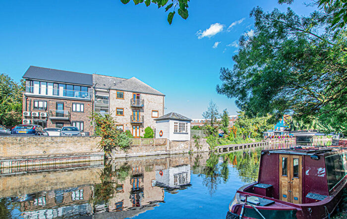 2 Bedroom Ground Maisonette To Rent In High Street, Ware, SG12