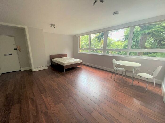 Apartment To Rent In Hornsey Lane, London, N6