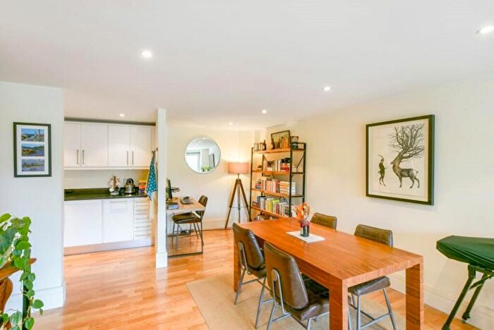 1 Bedroom Flat To Rent In Langford Mews, SW11
