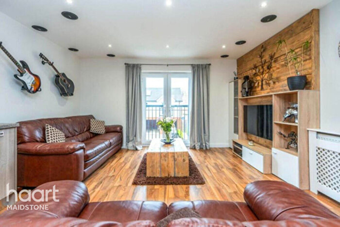 2 Bedroom Coach House To Rent In Friars Court, Maidstone, ME15