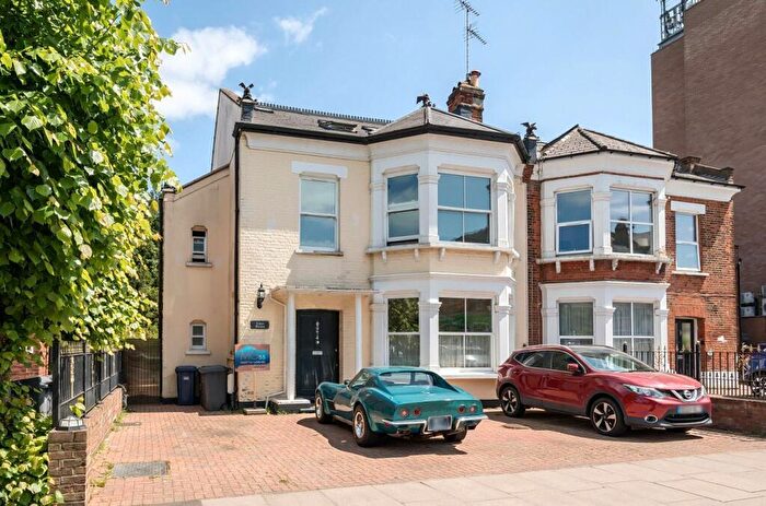 6 Bedroom House For Sale In High Road, London, N20