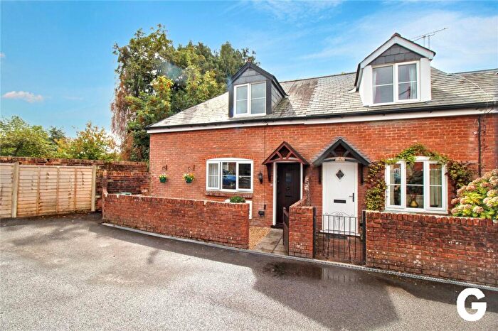 2 Bedroom End Of Terrace House For Sale In Kingsburys Lane, Ringwood, Hampshire, BH24