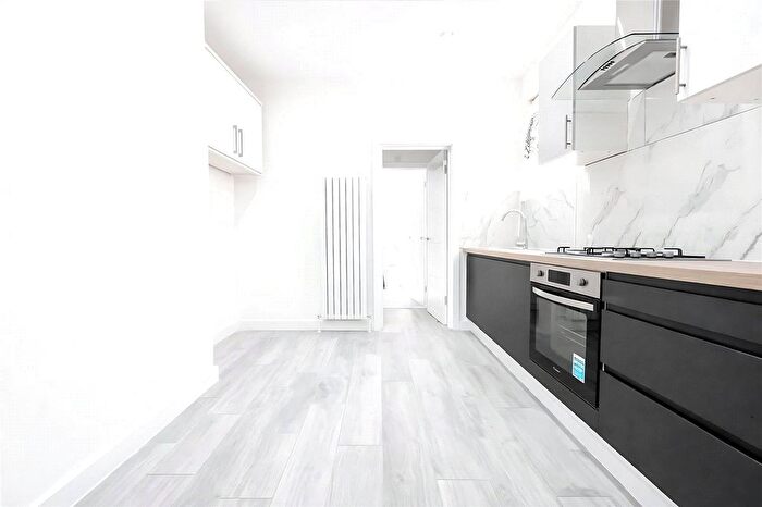 4 Bedroom Detached House To Rent In Charlemont Road, London, E6