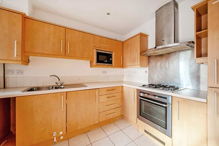 2 Bedroom Flat For Sale In Lower Kings Road, Kingston Upon Thames, KT2