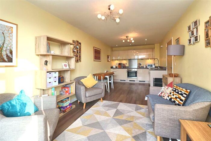 1 Bedroom Flat To Rent In Woking, Surrey, GU22
