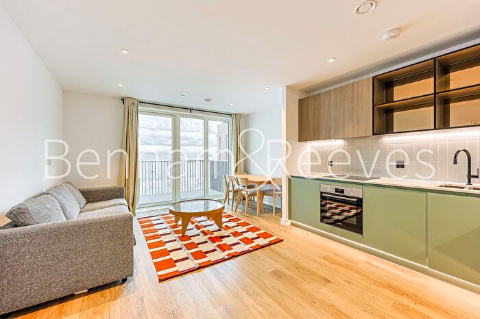 1 Bedroom Flat To Rent In Viola House, Greenleaf Walk, UB1