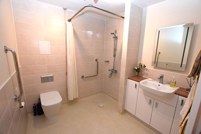 1 Bedroom Flat For Sale In Austen Place, Lower Turk Street, Alton, Hampshire, GU34