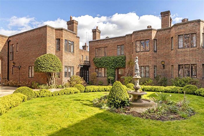 3 Bedroom Property To Rent In The Gateways, Chelsea, SW3
