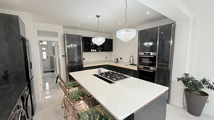 3 Bedroom House To Rent In Grove Road, Chingford, E4