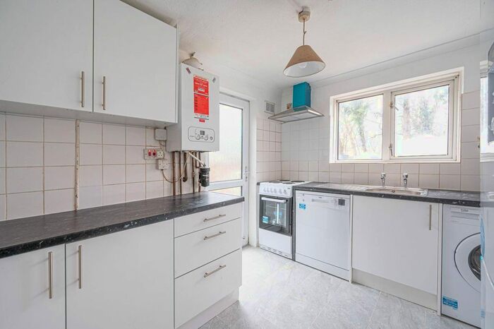 2 Bedroom Maisonette To Rent In Balfour Grove, Whetstone, London, N20