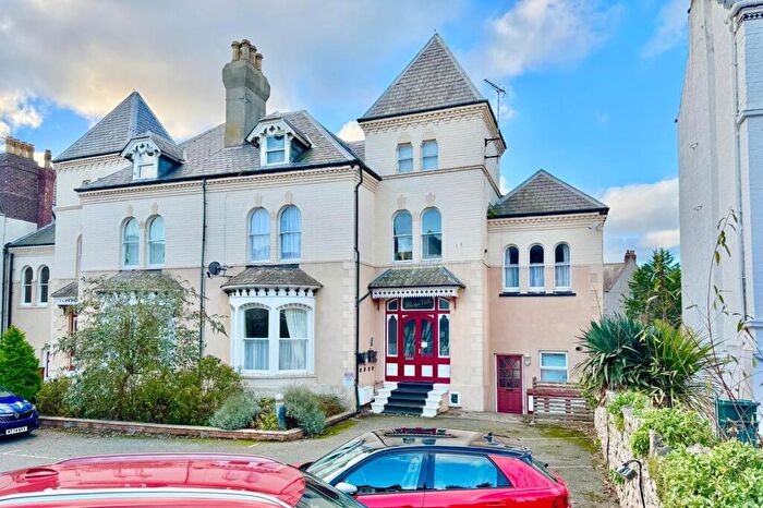 2 Bedroom Flat For Sale In Arvon Avenue, Llandudno, LL30