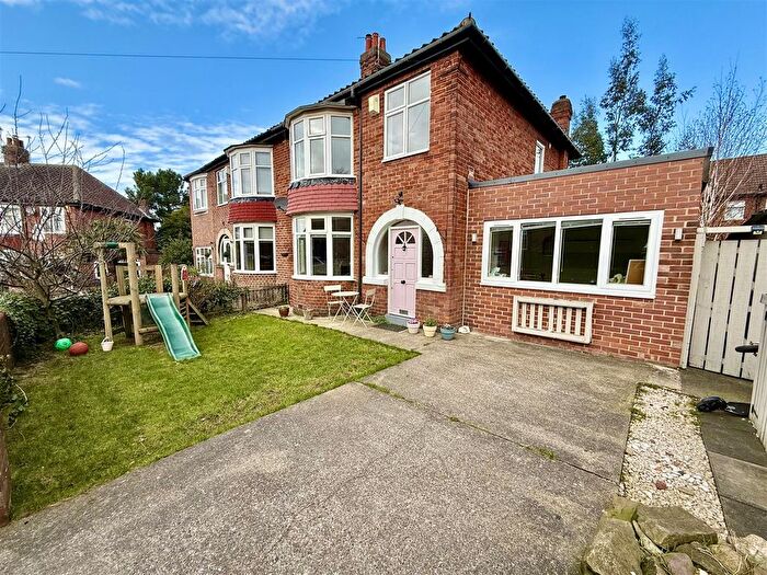 4 Bedroom Semi Detached House For Sale In Felton Crescent, Gateshead, NE8