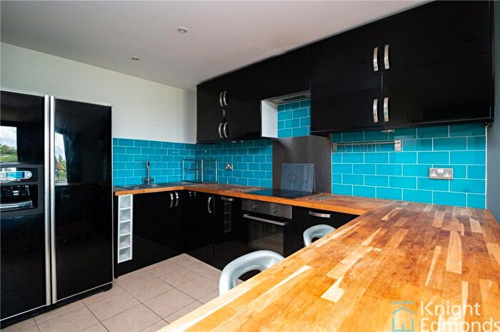 2 Bedroom Flat To Rent In Barrier Road, The Eye, ME4