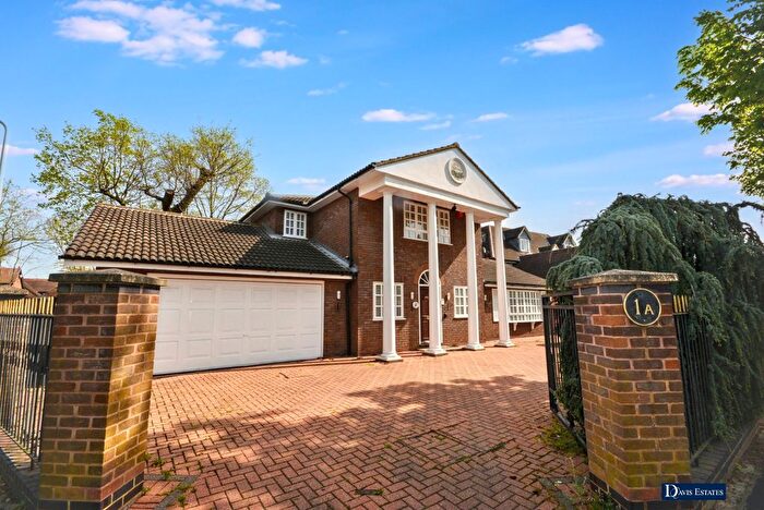 4 Bedroom Detached House For Sale In Nelmes Way, Emerson Park, Hornchurch, RM11