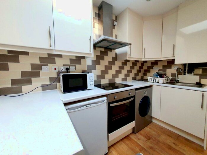 1 Bedroom Flat To Rent In Northumberland Road, Harrow, Middlesex, HA2