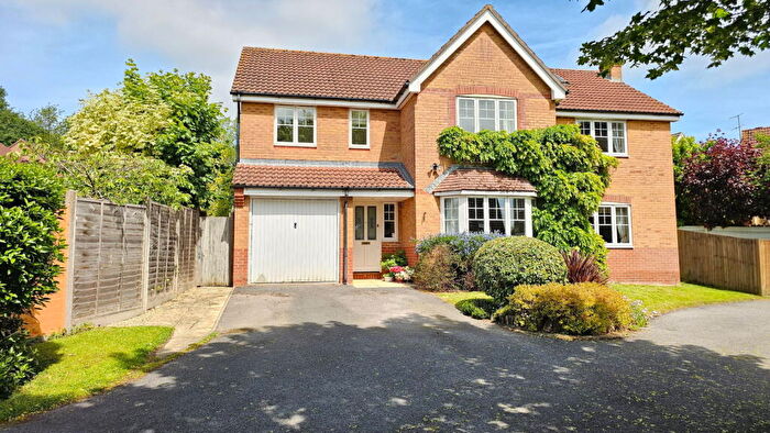 6 Bedroom Detached House For Sale In Violet Grove, Thatcham, RG18