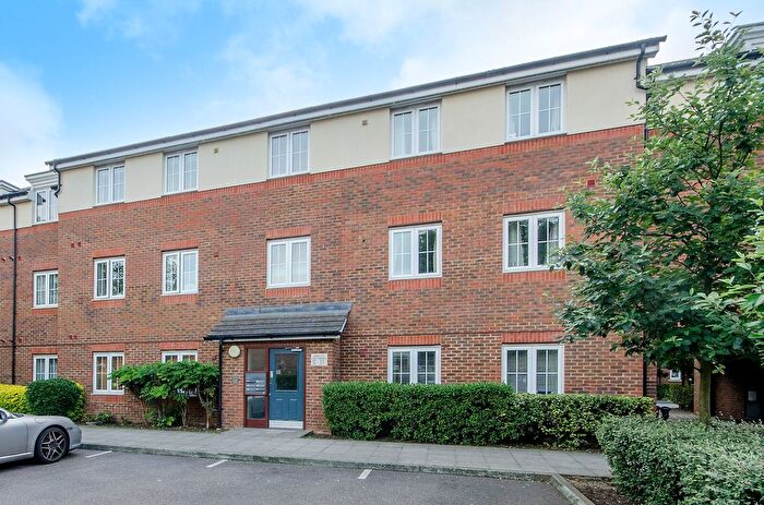 2 Bedroom Flat To Rent In Hemlock Close, Streatham Vale, London, SW16
