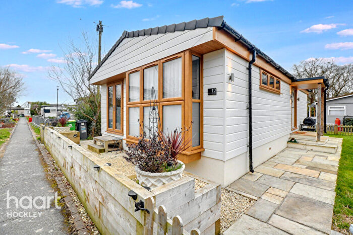 2 Bedroom Park Home For Sale In The Spur Dome Village, Hockley, SS5