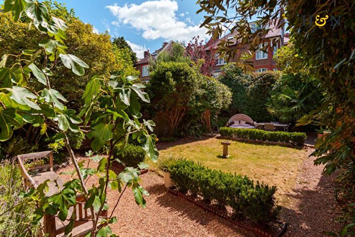 2 Bedroom Apartment For Sale In Garden Apartment, Montpelier Crescent, Brighton, BN1