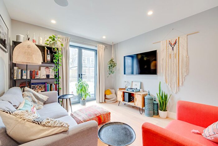 1 Bedroom Flat To Rent In Madison Apartments, Wyfold Road, SW6